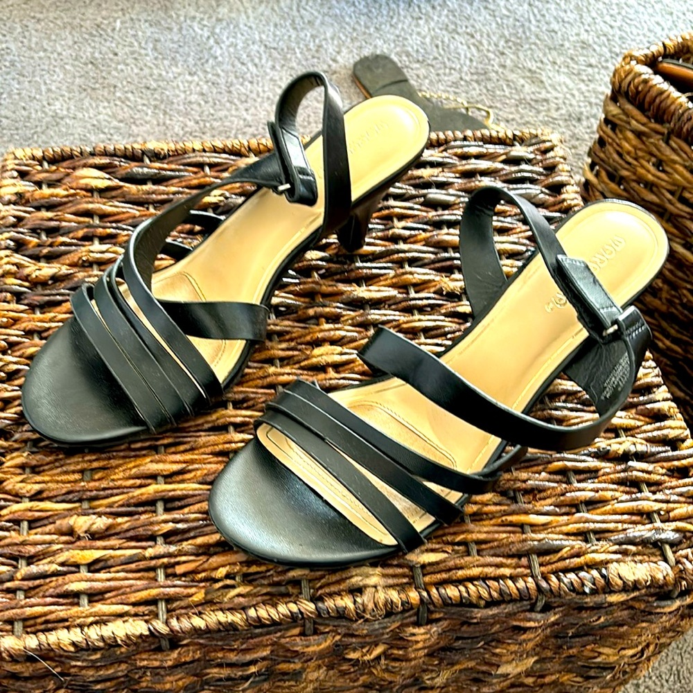 Like new Black Marbella Heels